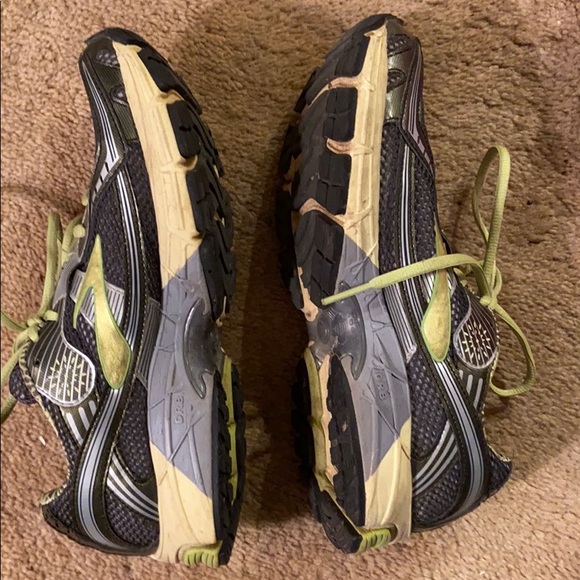 Brooks grey & green Ravenna  sneakers Size 9.5 - Picture 2 of 4